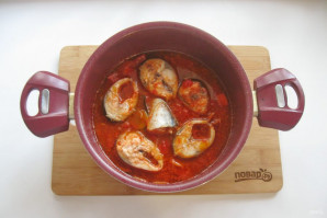 Скумбрия в томате с овощами - фото шаг 10