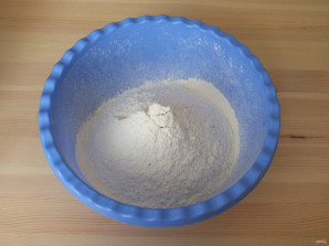 Тесто на манты на минералке - фото шаг 2