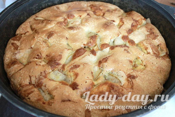 шарлотка в духовке с яблоками и грушей