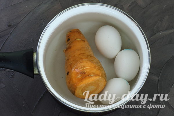 яйца и морковь