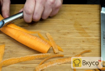 Паста из авокадо с зеленым горошком, яйцом и овощами