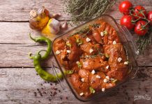 3 варианта горячего на Новый год: жаркое из свиной шейки, запеченная рыба и цыплята по-купечески