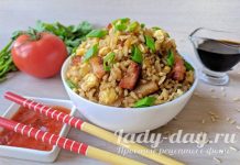 Жареный рис с беконом и яйцом по-китайски