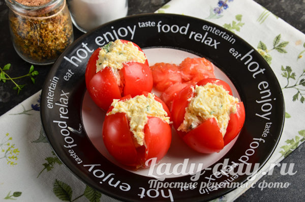 фаршированные помидоры с сыром 