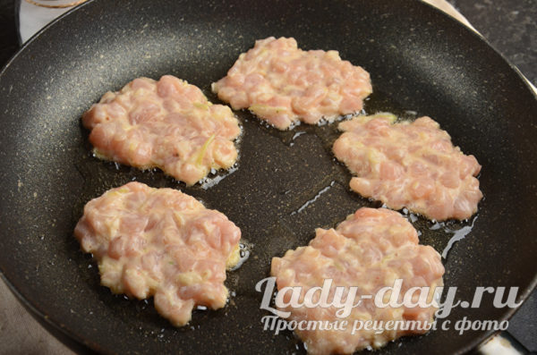 жарить котлеты