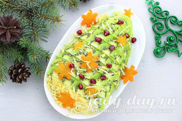 Ёлочка - новогодний салат с курицей и ананасами