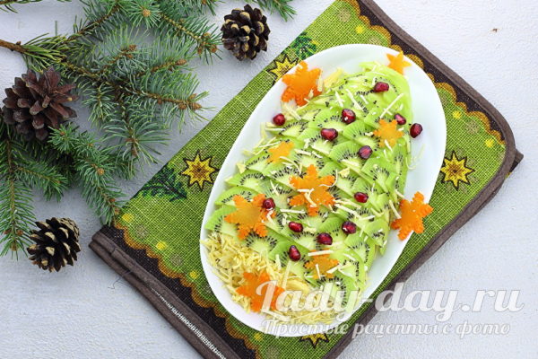 Ёлочка - новогодний салат с курицей и ананасами