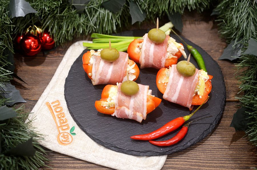 Лодочки с курицей и беконом