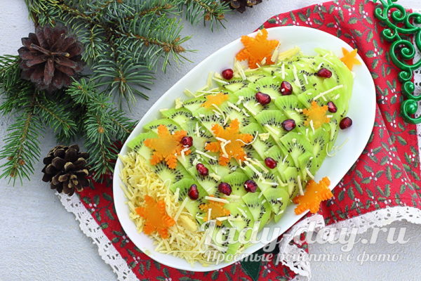 Ёлочка - новогодний салат с курицей и ананасами