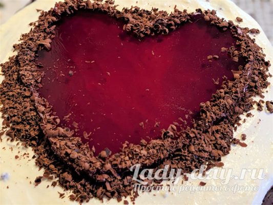 шоколадный торт с вишней