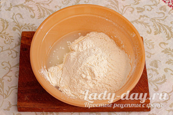 мука и вода