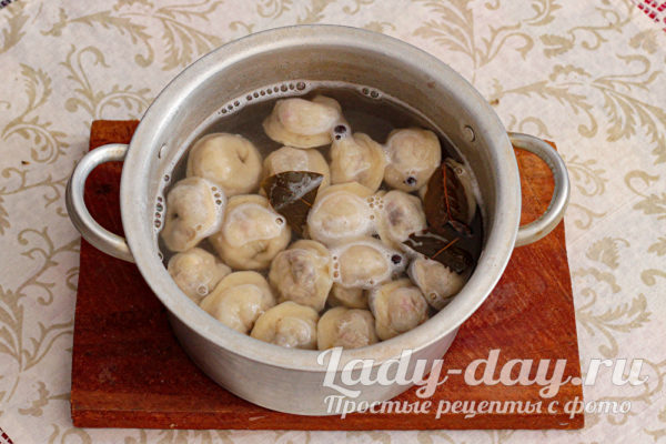 сварить пельмени с рыбой