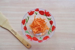 Салат из редьки, яблока и моркови - фото шаг 2