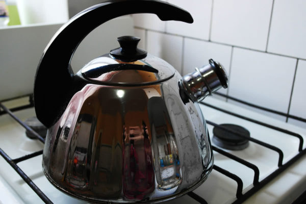 7 домашних средств для очистки чайника от накипи
