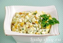 Вкусная закусочка из плавленого сыра с яйцами и кукурузой
