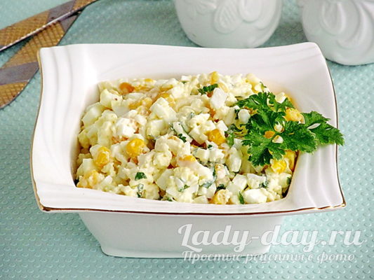 Рецепт закуски из плавленого сыра с яйцами и кукурузой