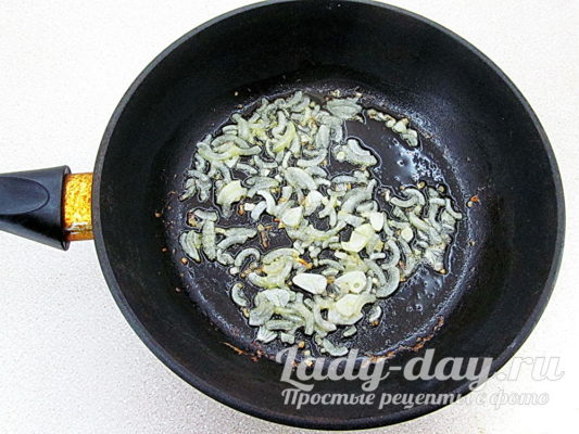 Тыквенный суп-пюре с плавленым сыром и сухариками