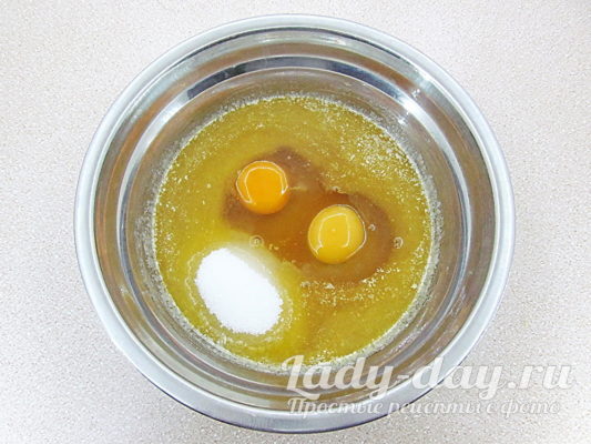 сахар и яйца к меду