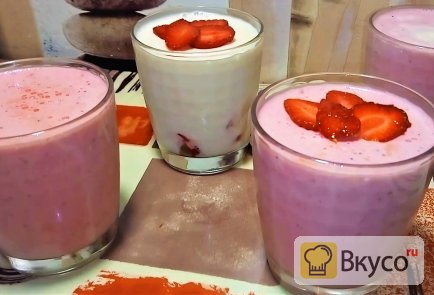 Творожно-сметанный десерт с клубникой, сгущенкой и желатином