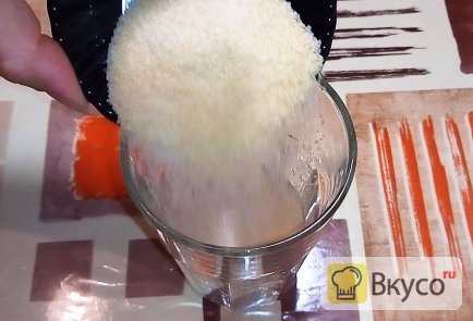 Творожно-сметанный десерт с клубникой, сгущенкой и желатином