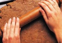 Новогоднее печенье «Шоколадные снежинки» с глазурью