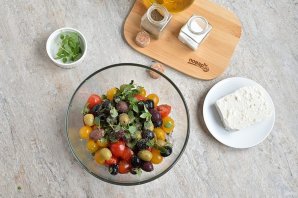 Греческий салат из помидоров черри - фото шаг 4
