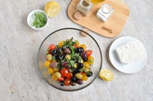 Греческий салат из помидоров черри - фото шаг 5