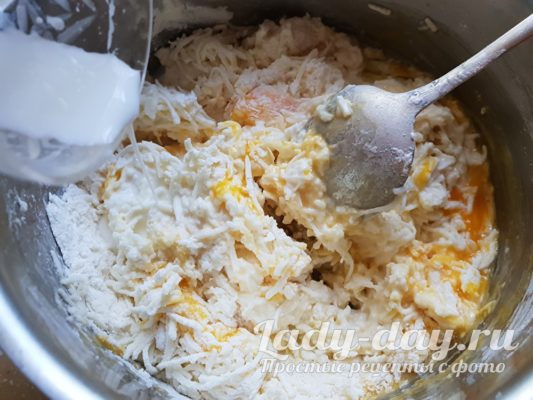 Сырные оладьи — вкусный завтрак или перекус за 10 минут