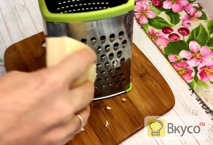 Салат из крабовых палочек с помидорами и сыром