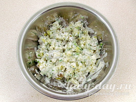 Картофельный салат с оливками и зеленым луком