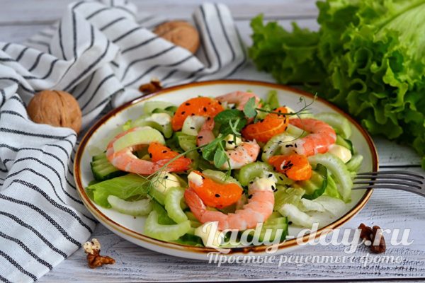Салат с королевскими креветками и мандарином, рецепт с фото
