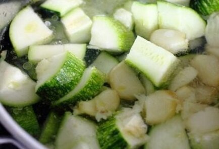 Сливочный крем-суп с цукини и петрушкой