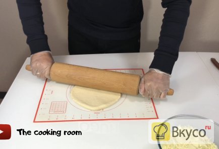 Хачапури по‑аджарски с сыром сулугуни и яйцом