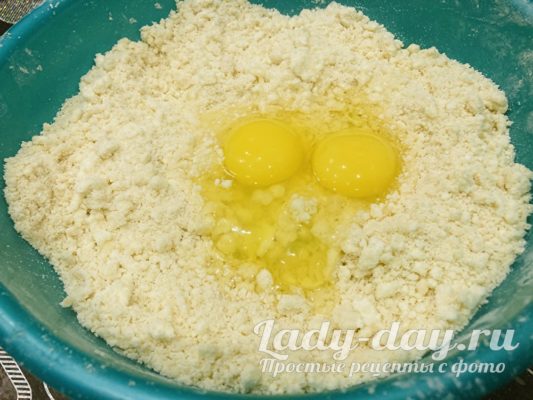 яйца в тесто