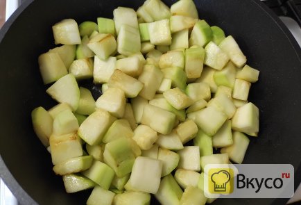 Кабачки с помидорами тушенные в сметане с зеленью