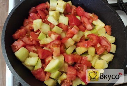 Кабачки с помидорами тушенные в сметане с зеленью