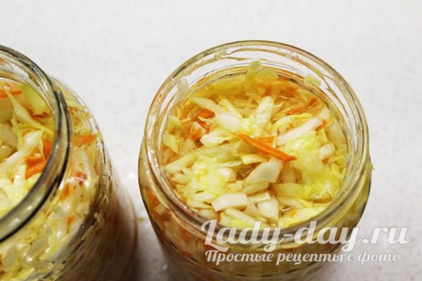 Маринованная капуста — хрустящая и вкусная по быстрому рецепту