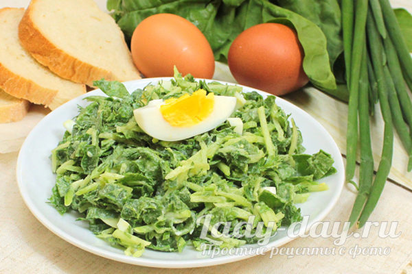 Салат со шпинатом, яйцом и огурцом, рецепт с фото
