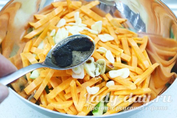 Салат из свежих огурцов и моркови — сочный и хрустящий