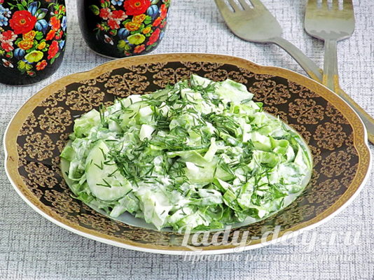 Салат из листового салата, огурцов и яиц, рецепт
