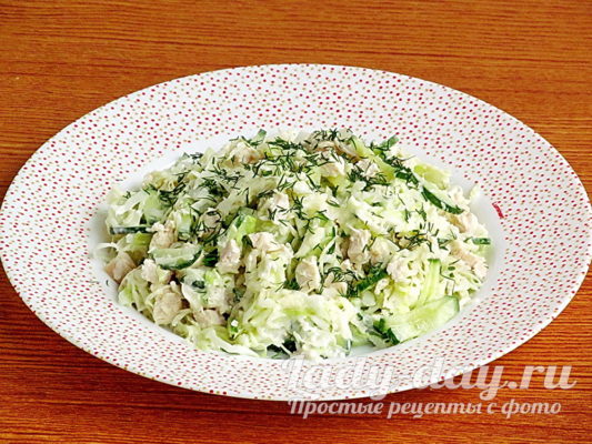 Рецепт с фото вкусного и легкого салата с курицей, свежей капустой и огурцом