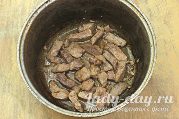 Овощное рагу с кабачками, картошкой и мясом — самый сытный и вкусный обед