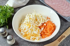 Рулетики из ветчины с сыром и корейской морковью - фото шаг 2