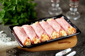 Рулетики из ветчины с сыром и корейской морковью - фото шаг 6