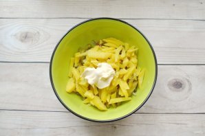 Салат "Охотничий" с колбасой и картофелем - фото шаг 7