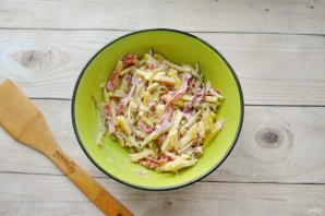 Салат "Охотничий" с колбасой и картофелем - фото шаг 8