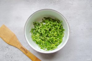 Салат из пекинской капусты и омлета - фото шаг 5