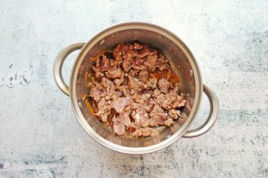 Каша "Солдатская" с тушенкой из гречки - фото шаг 3