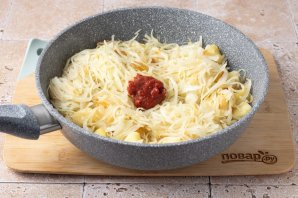 Тушеная капуста с изюмом - фото шаг 8