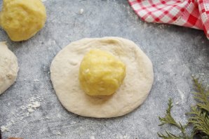 Осетинский пирог с картошкой и сулугуни - фото шаг 7